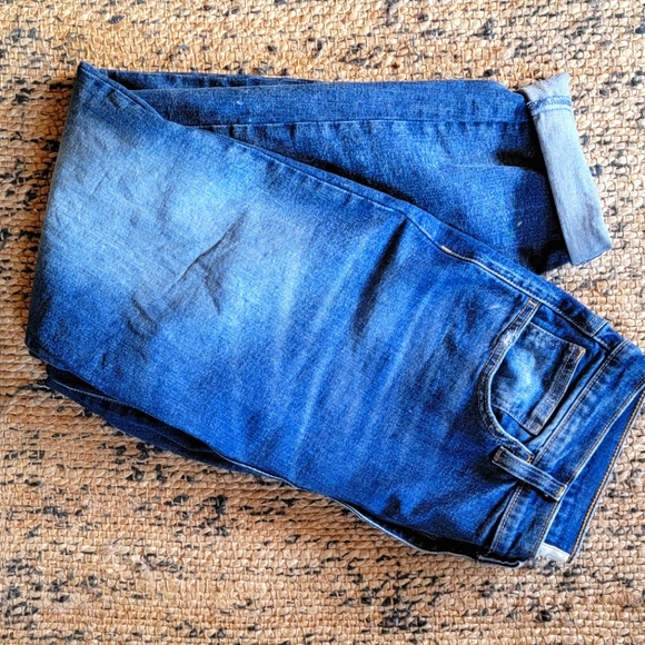 BRAND NEW trending mom jeans - Picture 2 of 3